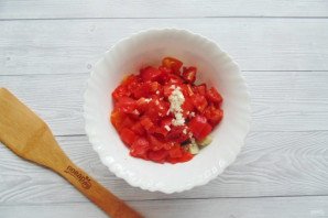 Салат из запеченных баклажанов, помидоров и перца